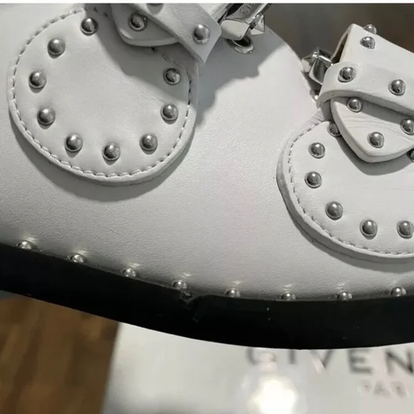 GIVENCHY PARIS White Leather studded Ankle Boots Sz 38.5.

To Lust For!!! - Picture 9 of 10
